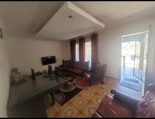 3 BEDROOM HOUSE FOR SALE IN TRENANCE MANOR